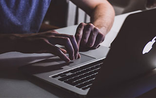 爱游戏大厅-伊朗队中场贝尔特拉在巴黎奥运会上展现出强大的进攻组织能力，伊朗拉什特