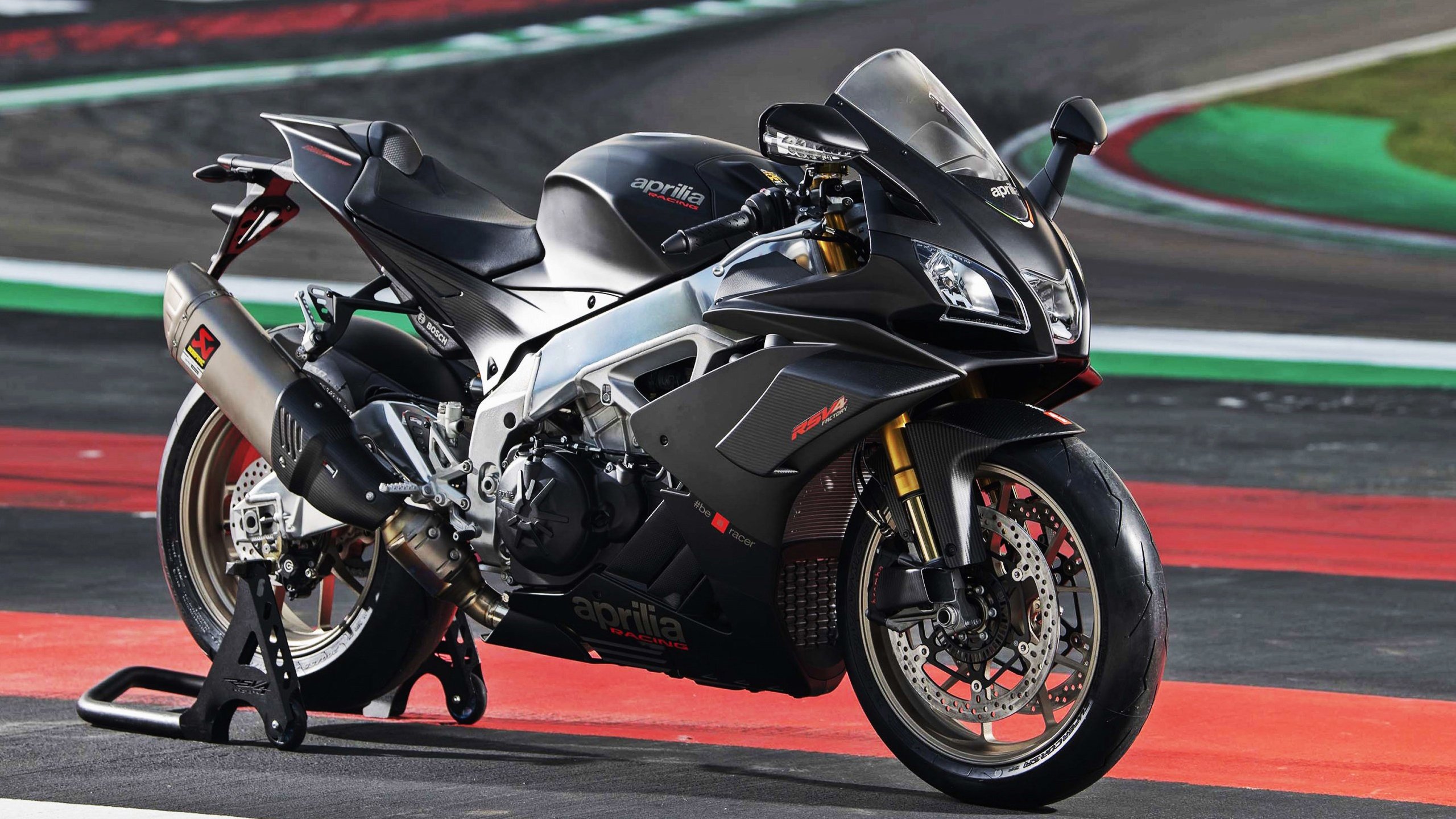 逆境中的团队默契显现：哪些战术更成功？，团队默契的基础是什么