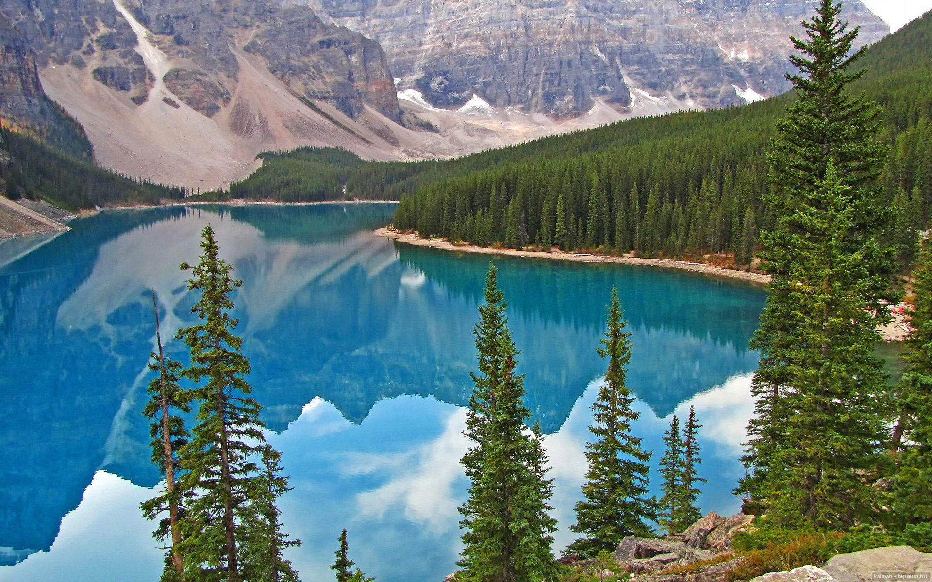 阿尔·哈姆达乌伊在巴黎奥运会男足比赛中展现出强大的防守能力